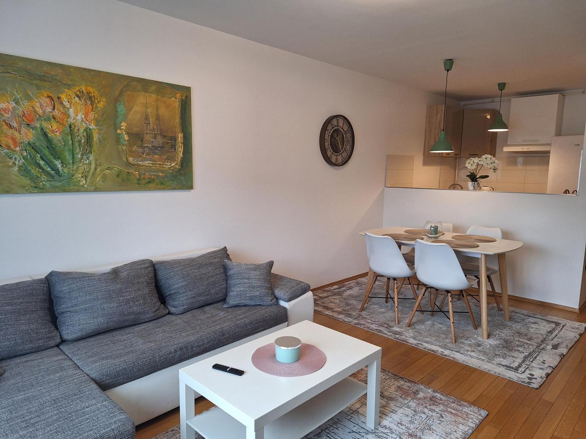 Lory, Zagreb, Downtown, With Own Parking In The Garage Apartment Zagreb