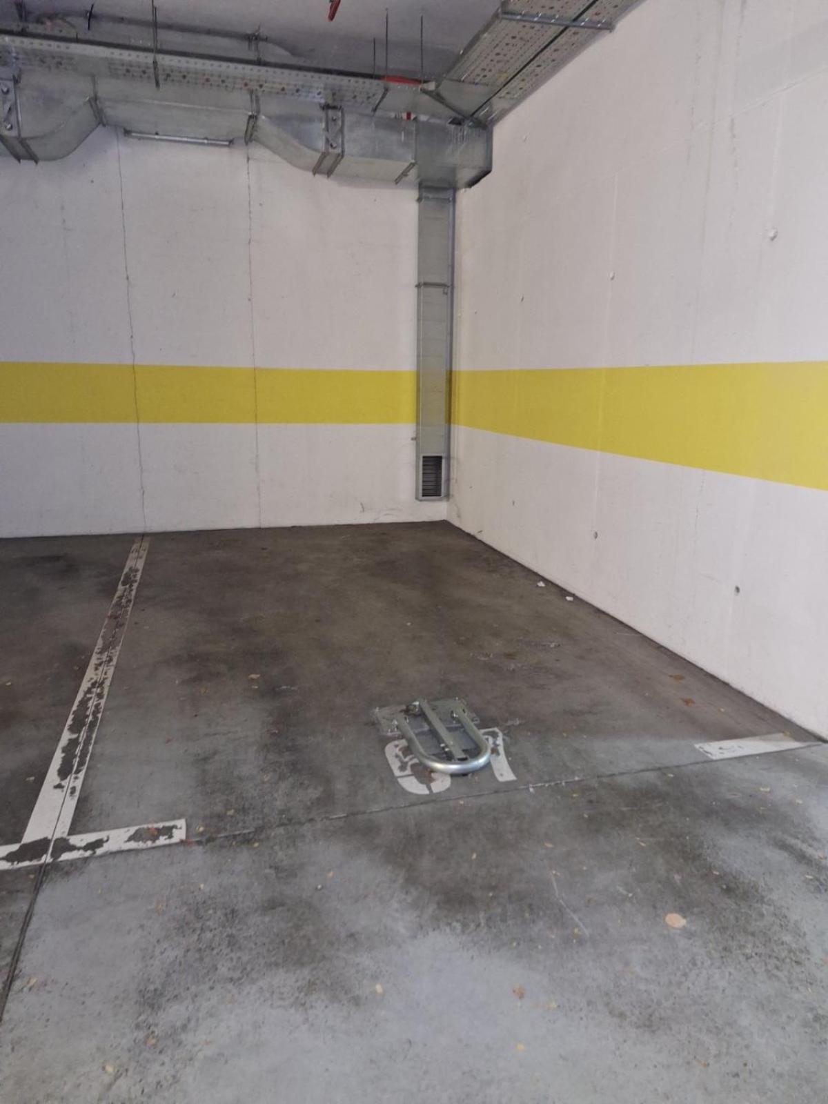 Lory, Zagreb, Downtown, With Own Parking In The Garage Apartment